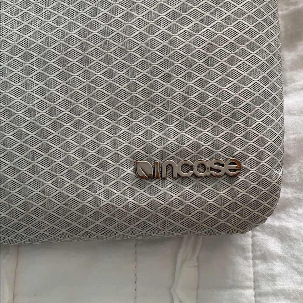 Laptop case - Picture 2 of 2